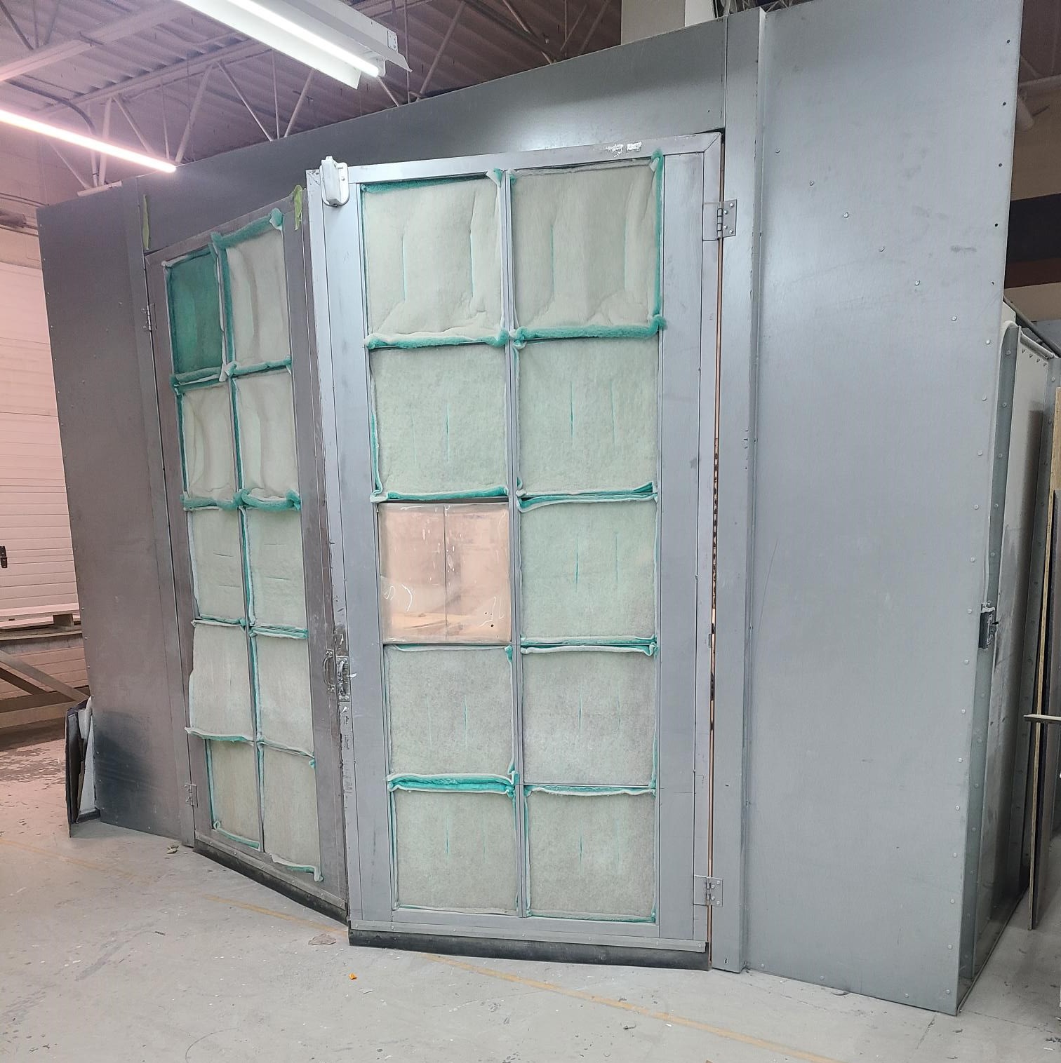 M-tek spray booth MT-F16  never in operation 14 x 14ft, 2018